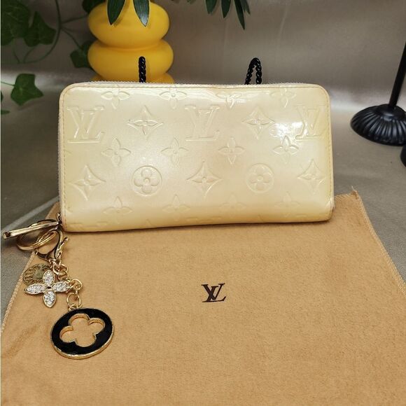 Authentic Louis Vuitton Yellow Vernis Zipper Around Wallet W/ Dust Bag - Picture 3 of 17